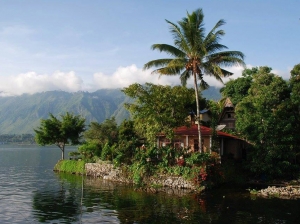 Morning at Toba lake